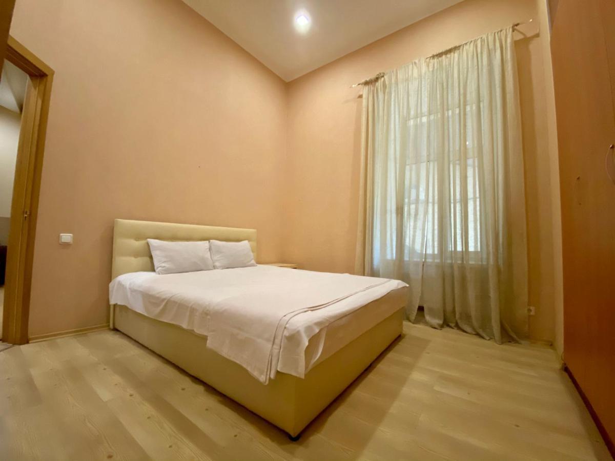Central Apartments Odessa Buitenkant foto