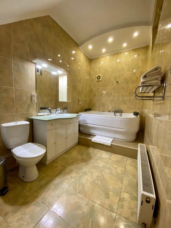 Central Apartments Odessa Buitenkant foto