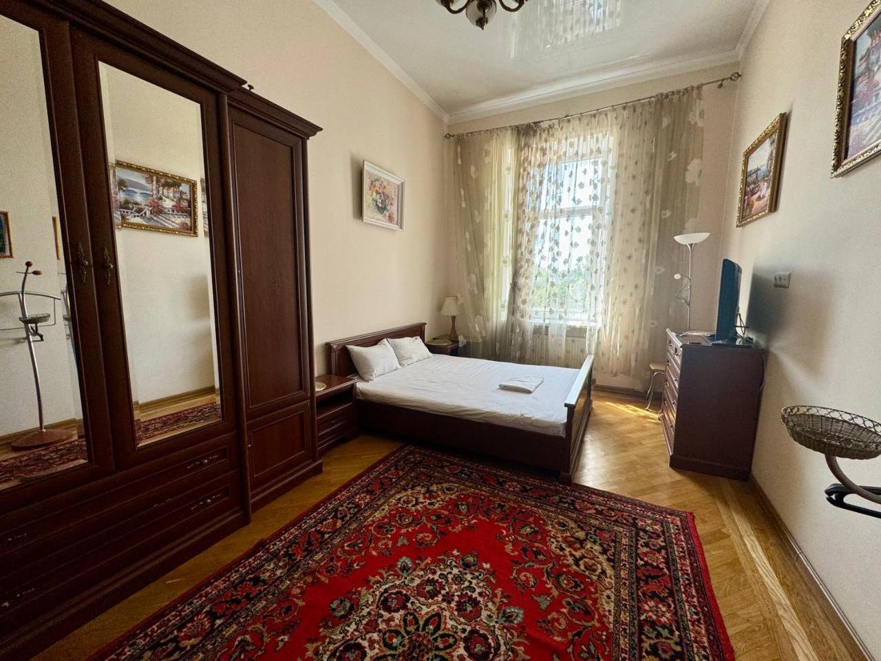 Central Apartments Odessa Buitenkant foto