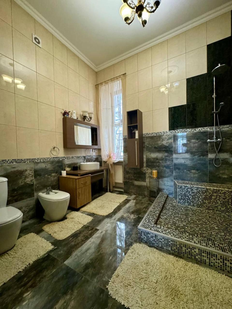 Central Apartments Odessa Buitenkant foto