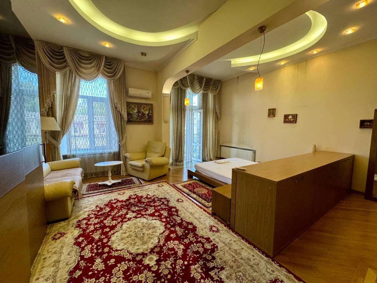 Central Apartments Odessa Buitenkant foto