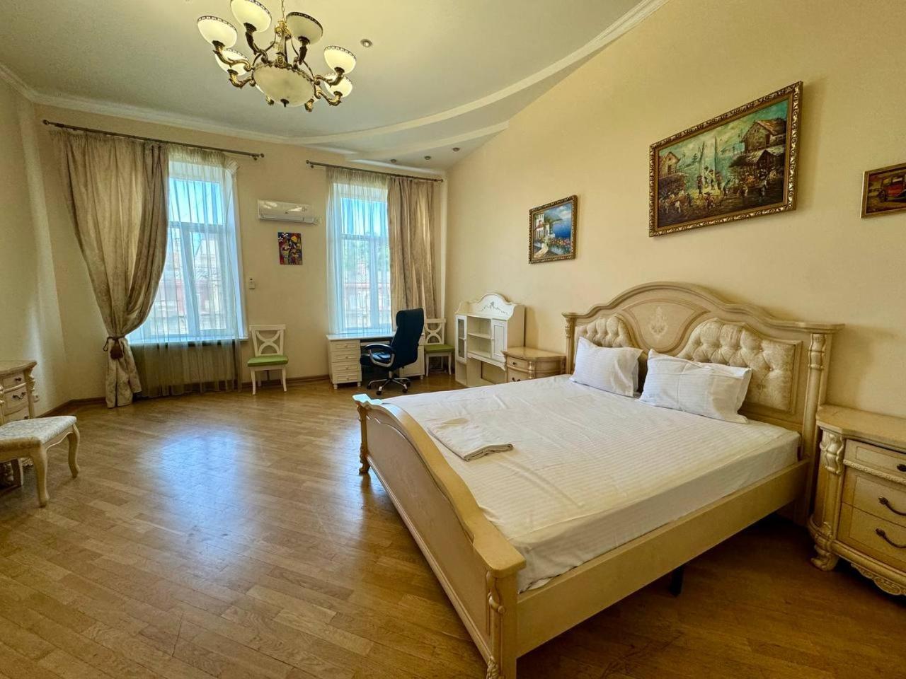 Central Apartments Odessa Buitenkant foto